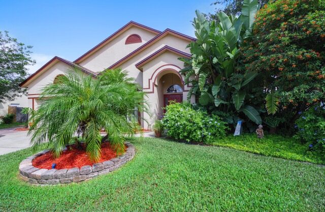 01_1002Quakerridgecourt_57_FrontView_HiRes